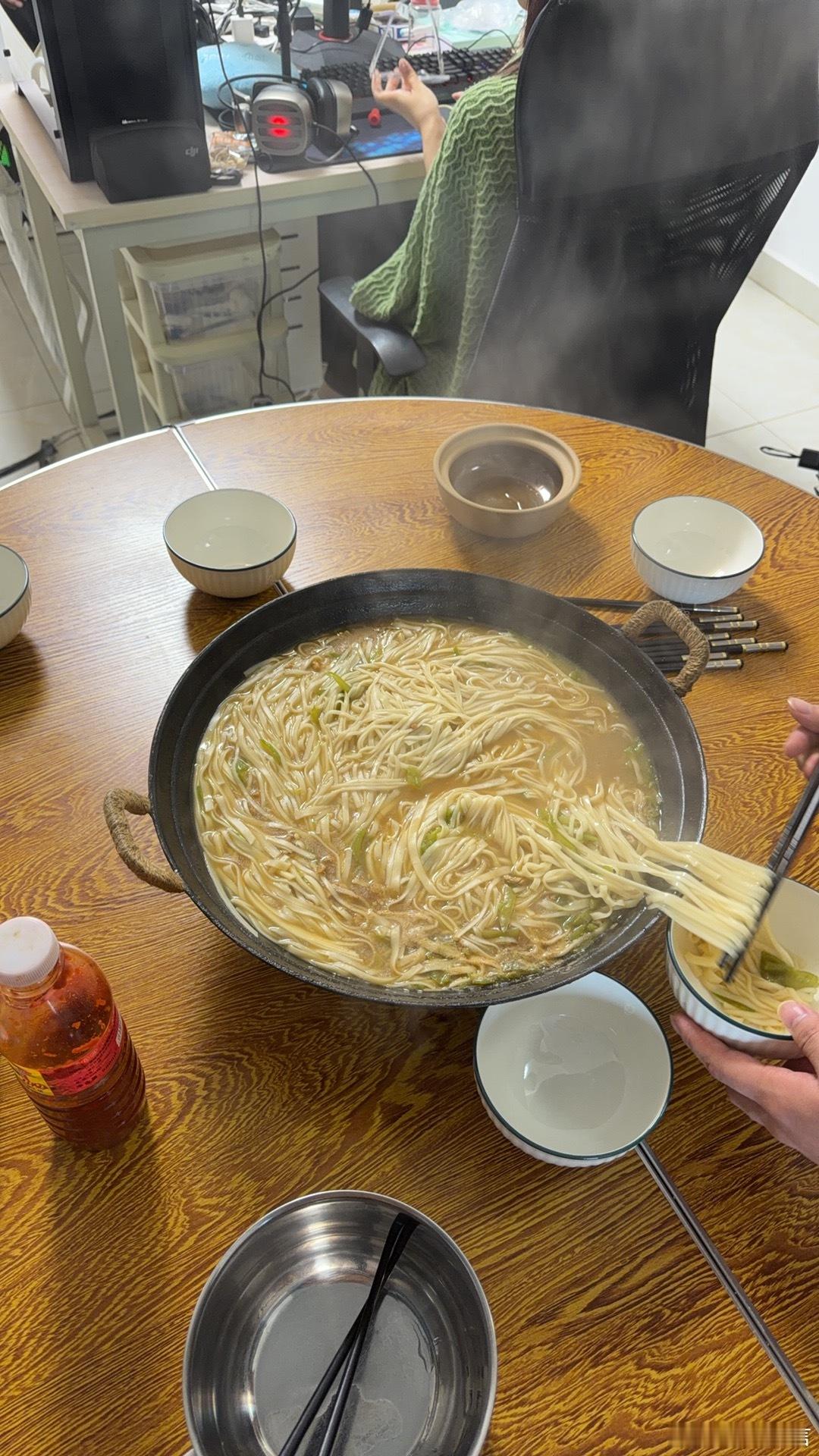 不想烧饭就搞一锅面吧 