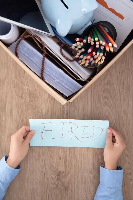 职场奇葩辞退理由，真的能让人惊掉下巴。有行政员工抢了老板发的红包，第二天就被以“