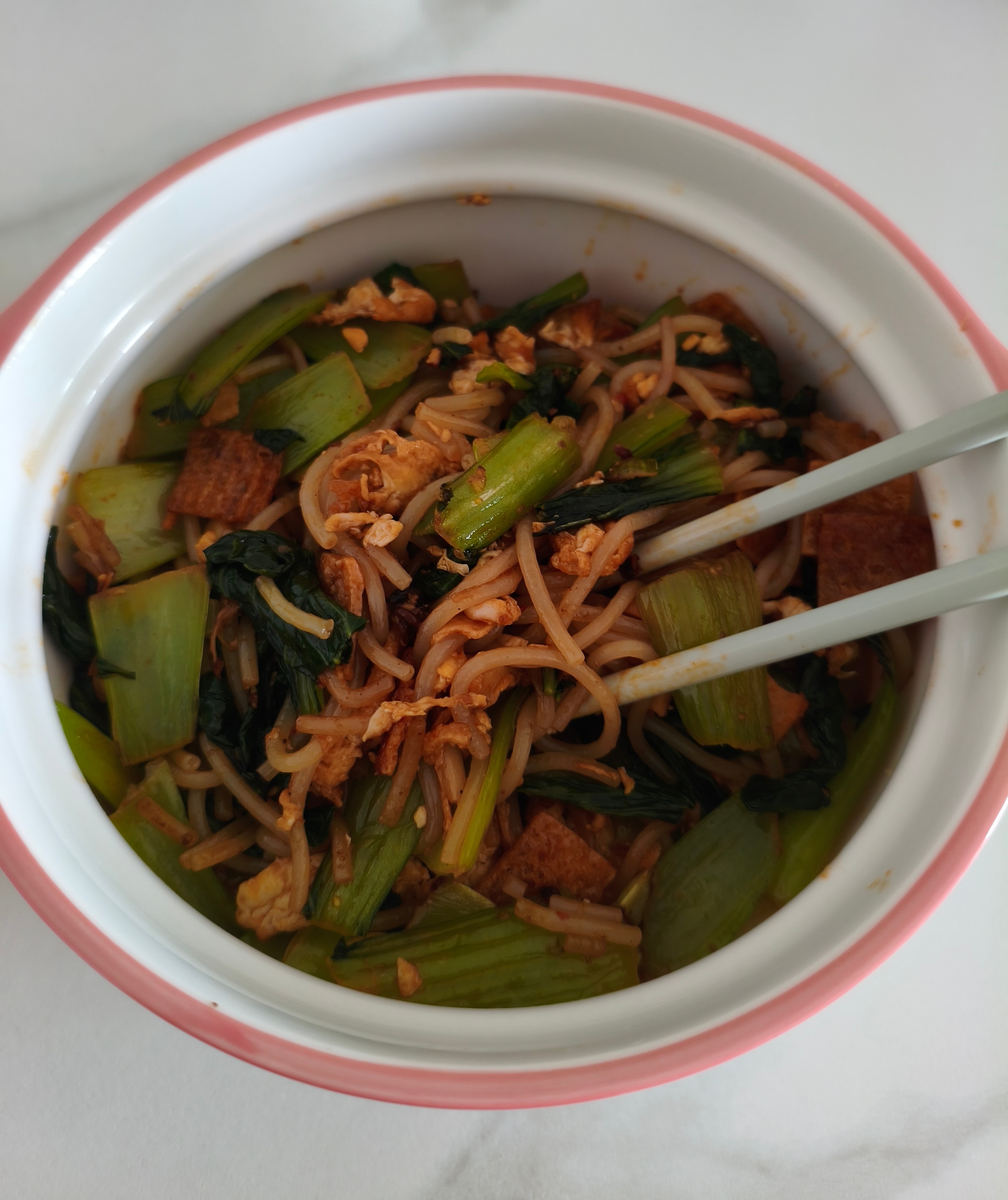 连着吃了好几天的炒螺蛳粉了，肉都长那些亖黑子身上吧