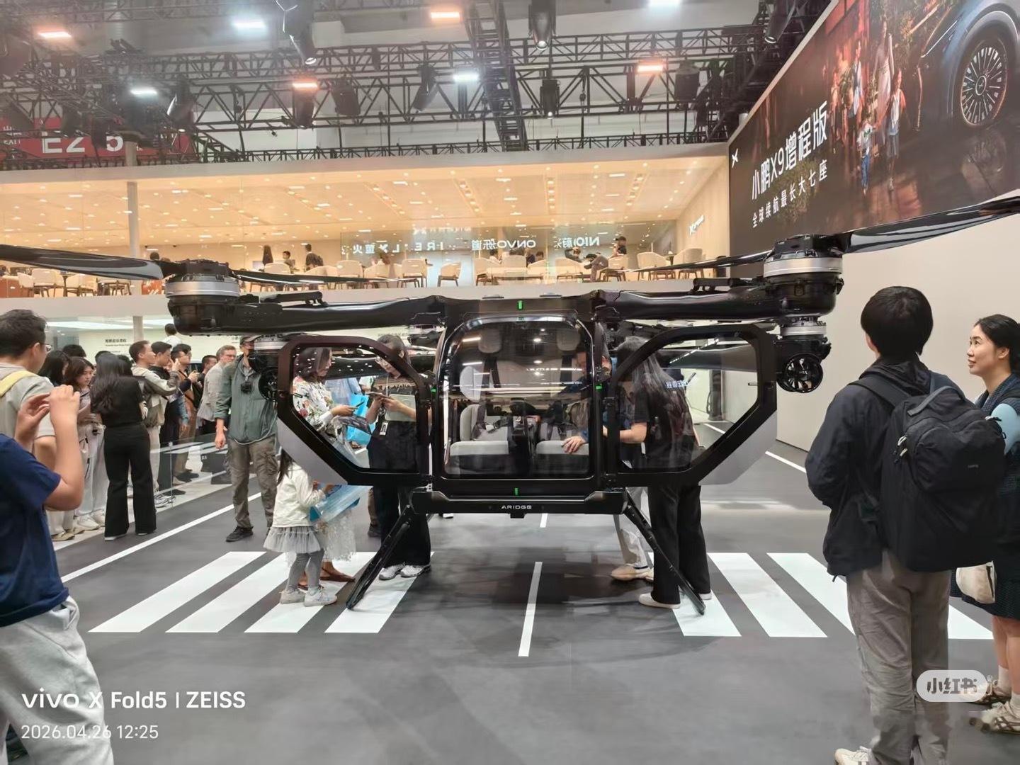 北京车展机器人累瘫了北京车展机器人花式整活机器人真的大有可为，我一直觉得现在的机