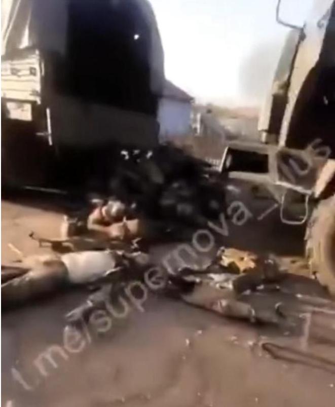 随着乌军在赫尔松第聂伯河左岸桥头堡越来越大，为了阻止乌军继续扩张前进，俄军紧急从