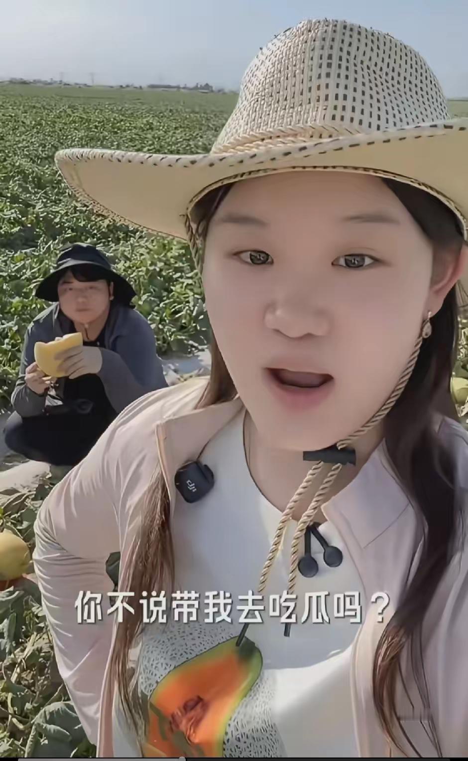 张家齐还是败给了生活，败给了现实！
自己一个人直播的时候，人数寥寥无几，只有跟全