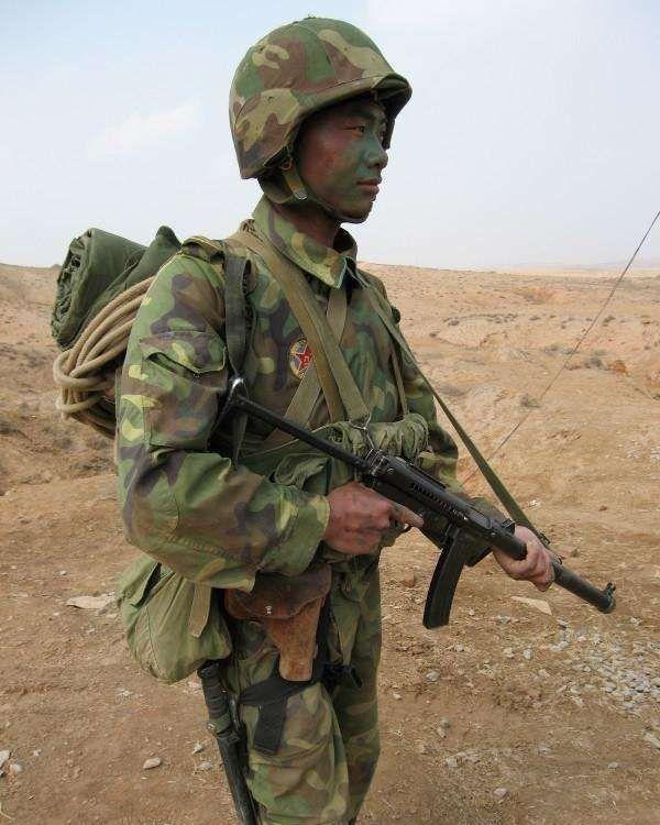 早期特种兵与85冲锋枪