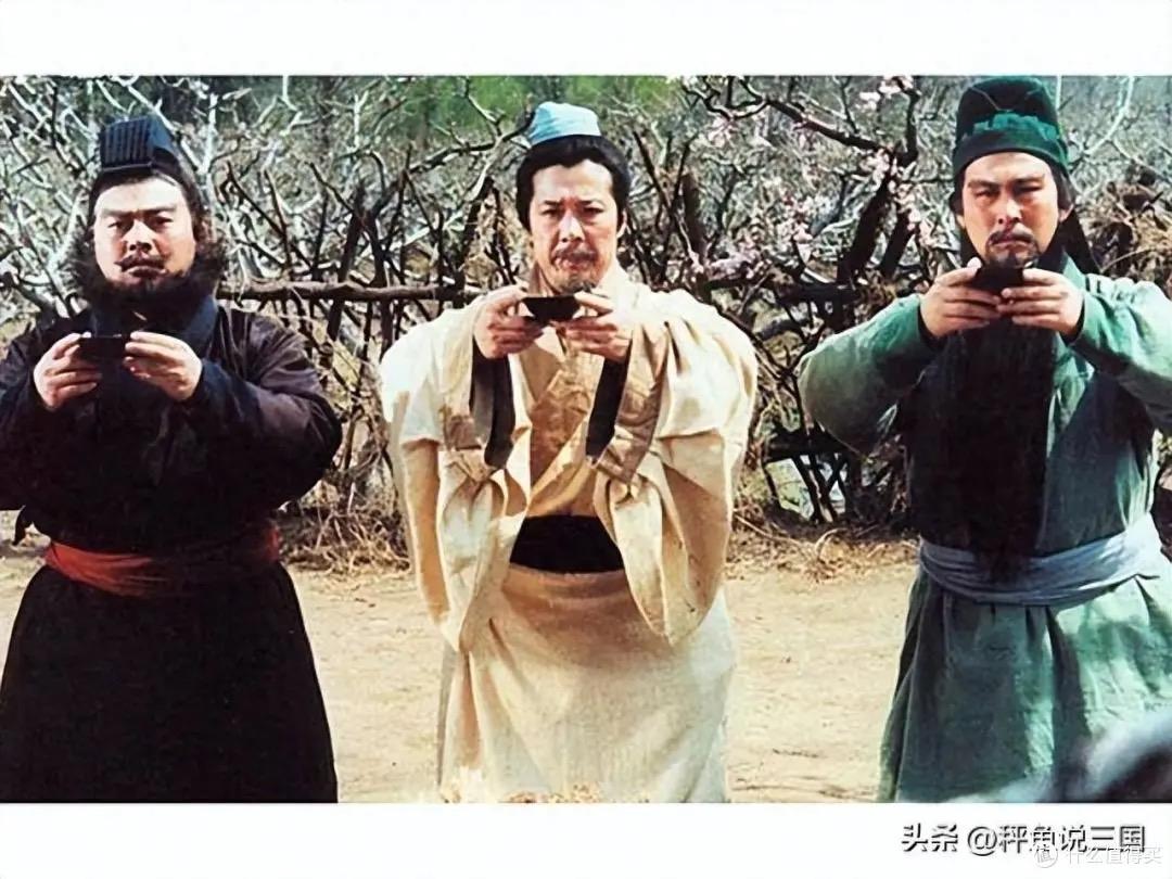 桃园结义重塑了中国人的社交伦理，将“非血缘契约”提升至生命同等的地位。它不仅是草