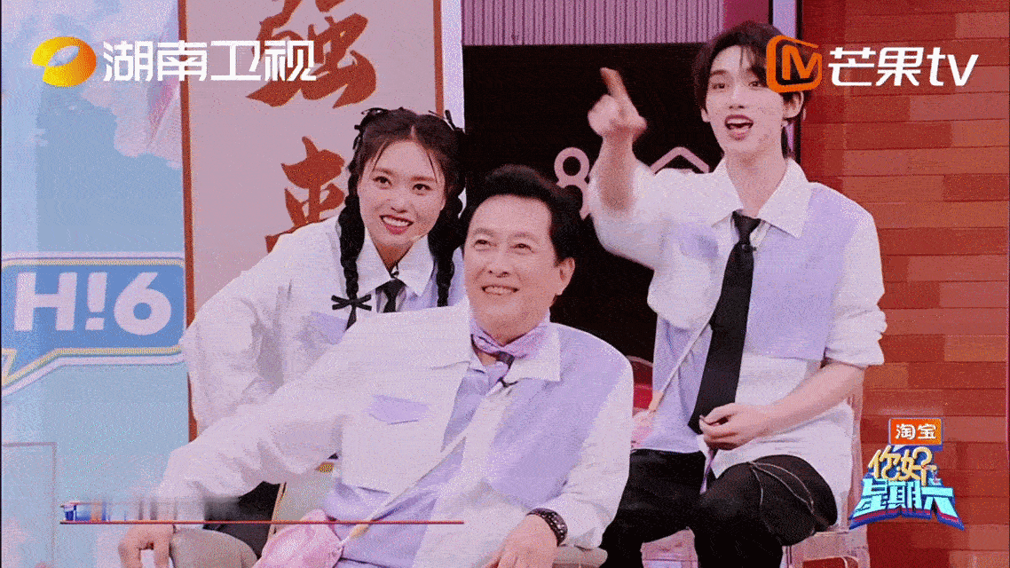 黄子韬丁程鑫纸遇上火 游戏里的名场面！黄子韬本稳操胜券，丁程鑫秒懂并疯狂煽风，李