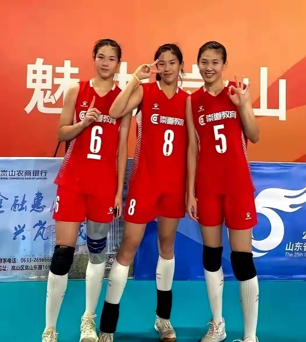 女排三胞胎全员深耕排球赛道，小妹解盛钰世联赛一战封神惊艳全网，2004年济南出生