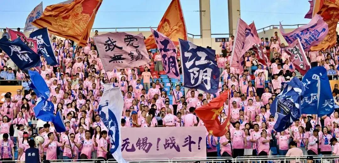 苏超 无锡 高考一结束，苏超赛事马上来袭。本周六，徐州队将在主场迎战无锡队。地锅