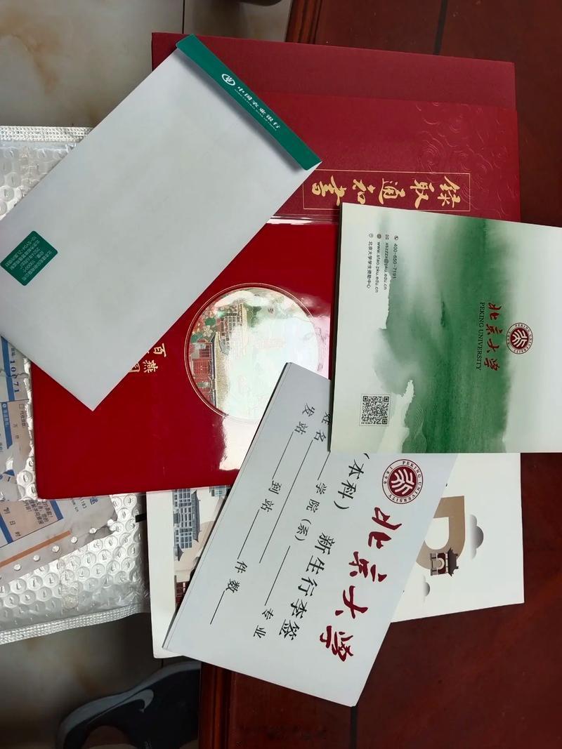 过度追捧奢华录取通知书不可取教育部于6月3日发文，明确推动高校录取通知书回归“一