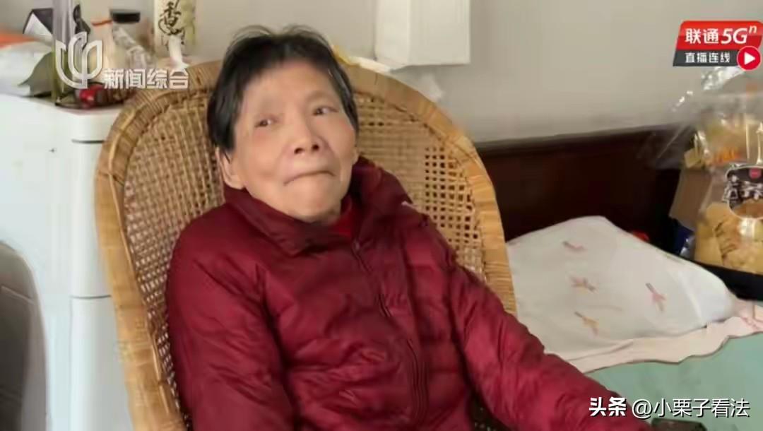 上海闵行，78岁老太一生未婚，无儿无女，独居在一套老房中。几年前她得了帕金森病，