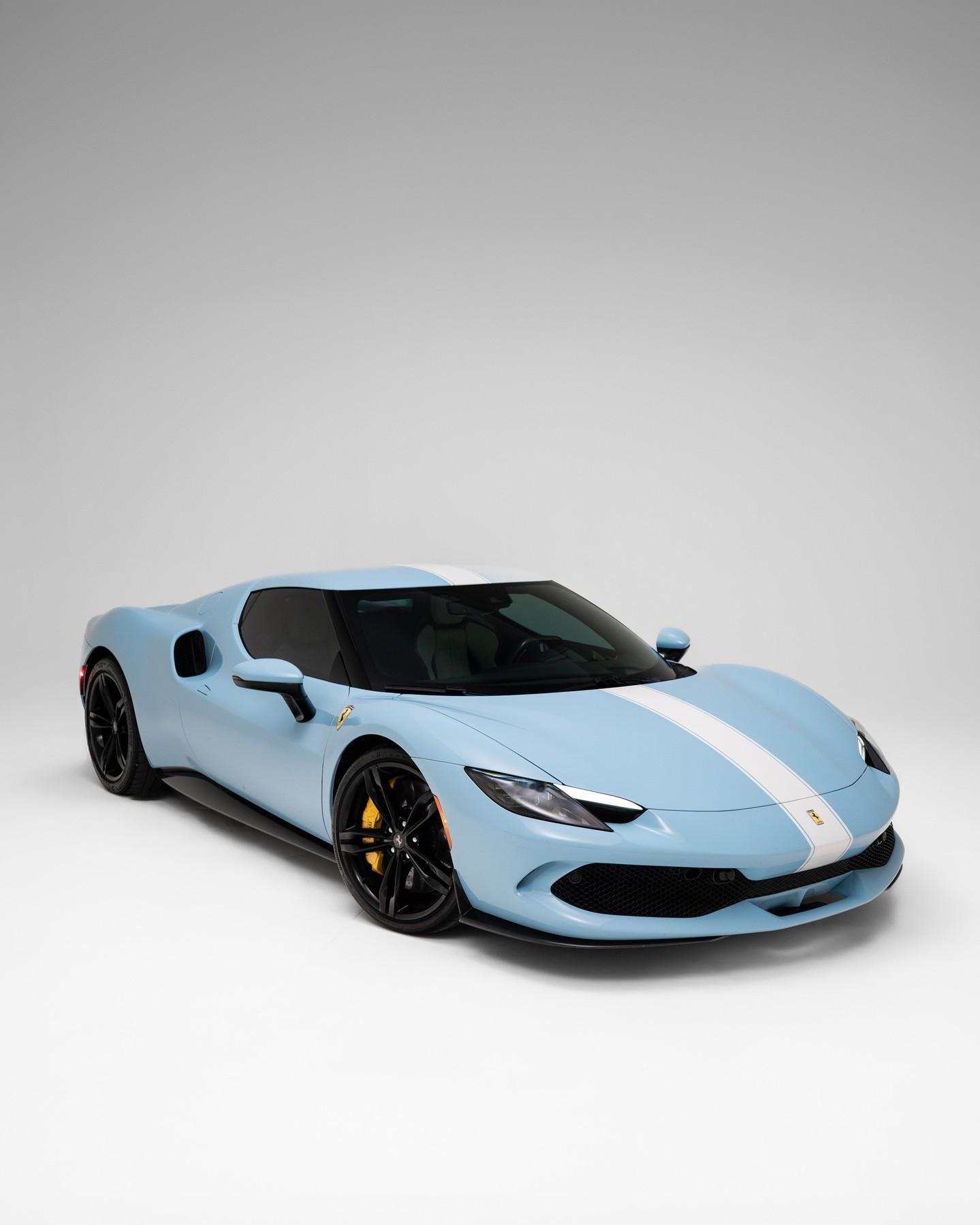 2024法拉利296 GTB 其核心是，双涡轮增压V6发动机与后置电动机配对，通