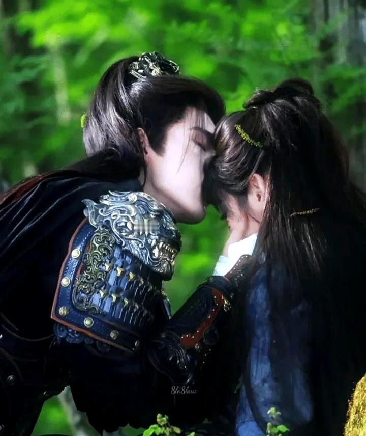 顶级的情感张力，往往不是靠演技演出来的，而是那种即便镜头移开也挥之不去的“生理性