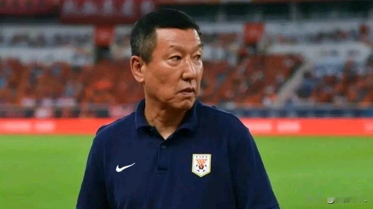 中超才进行了10轮，泰山队就已经踢了两场不可原谅的掉链子比赛。
  一场是主场对