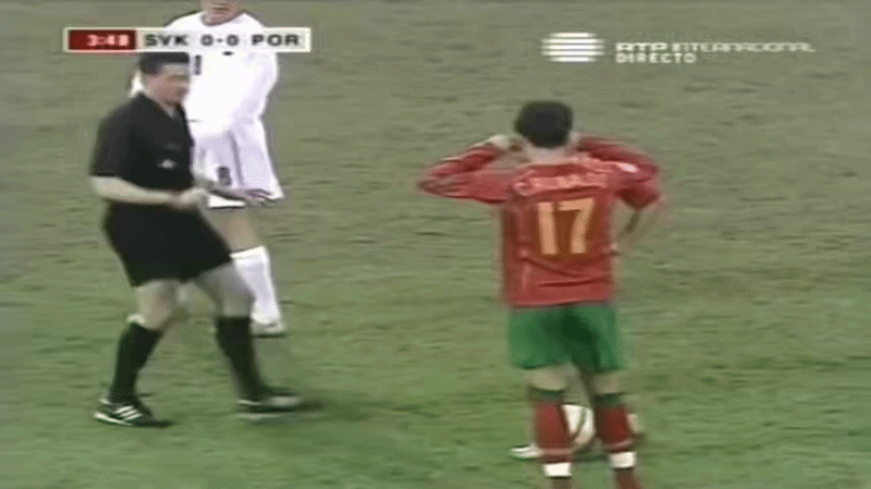 👶没哭👶揉眼睛 