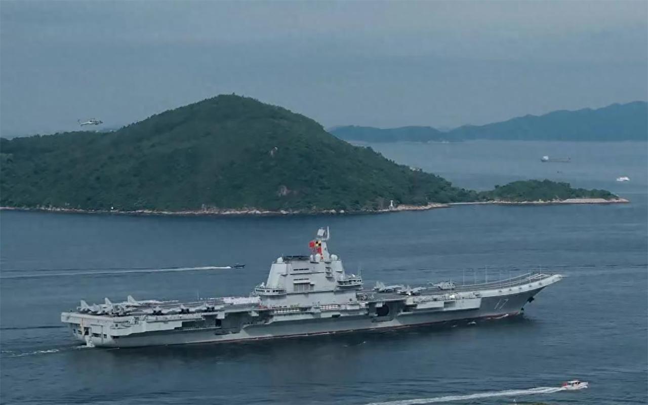 山东舰来了，英国航母扭头就跑，美军的海上王牌也该下牌桌了。

这事如果你只看新闻