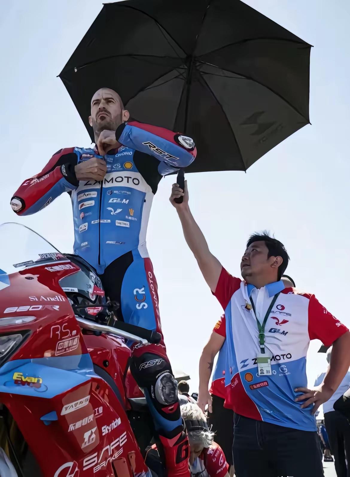 扒了扒德比斯选择张雪的原因，不扒不知道，一扒我沉默了。
不是因为给的钱多，主要是