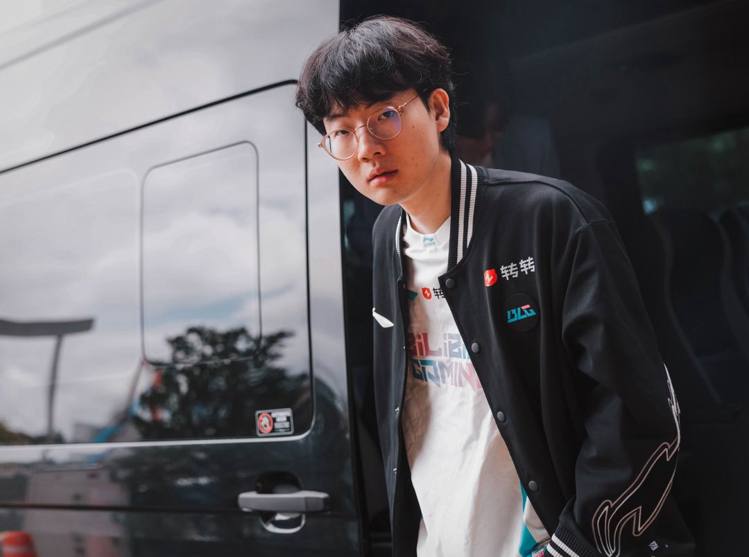 Lyon战lolesports flickr官方返图第n遍感慨P2指队标帅呆了，
