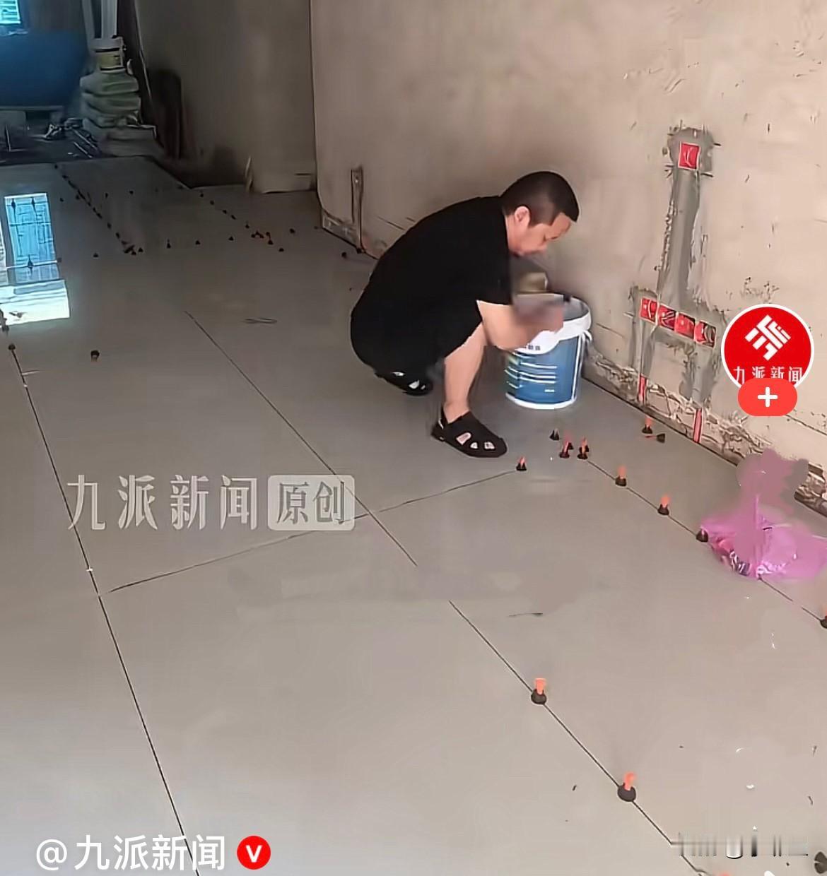 近日，湖南郴州一位装修师傅胡先生，他给业主上门装修，踏踏实实干了整整五天，屋里地