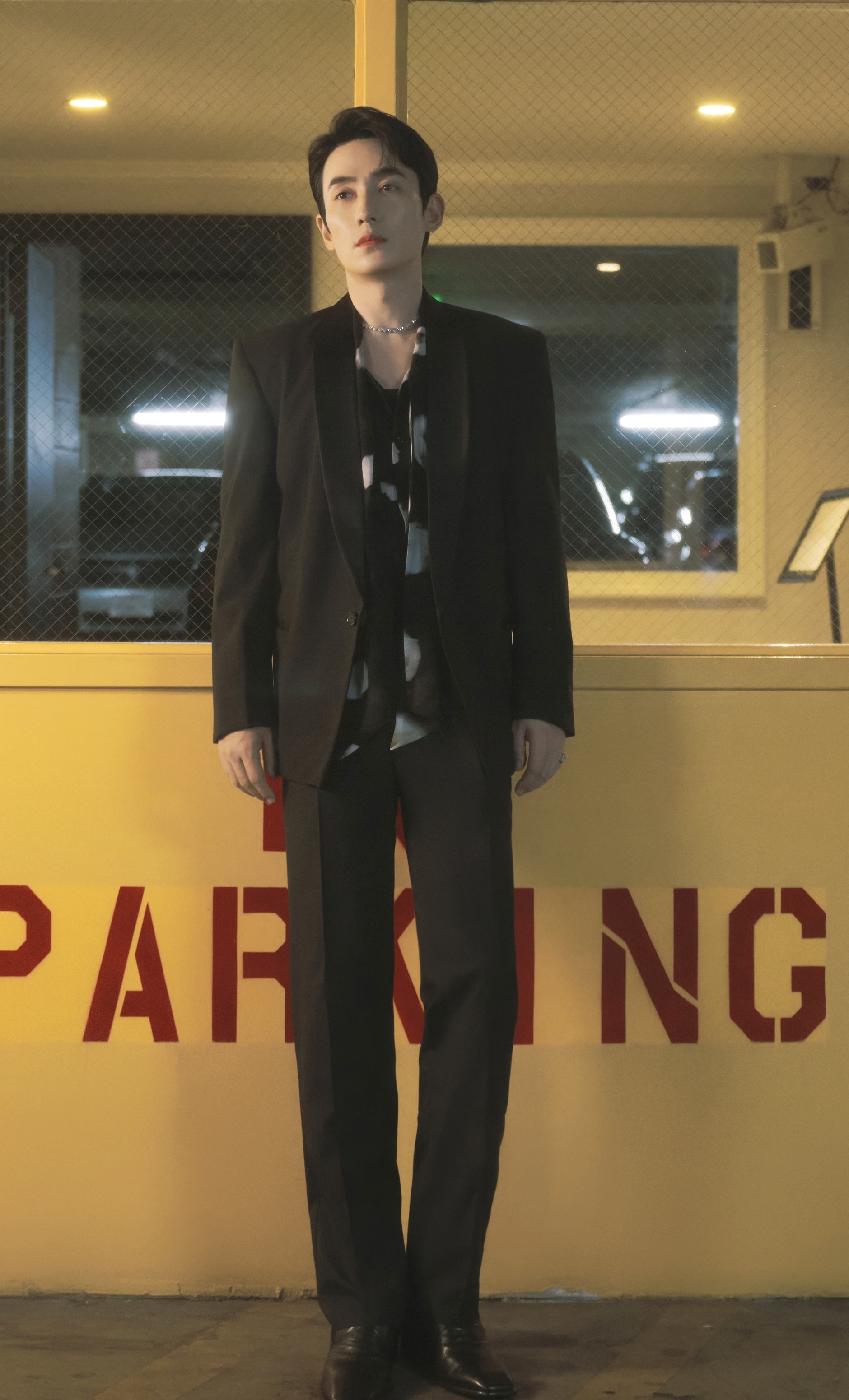 影帝老公的大长腿！朱一龙闪耀好莱坞朱一龙 ​​​