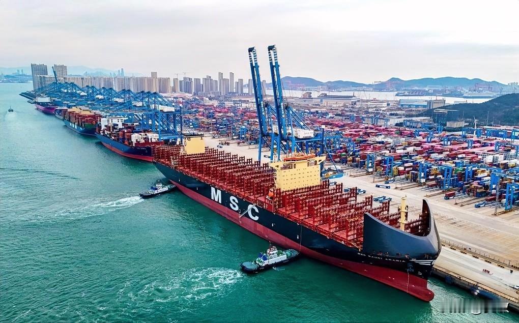 美国急了，喊话中国
当地时间1月4日，特朗普在空军一号上表示：和中国的关系非常好