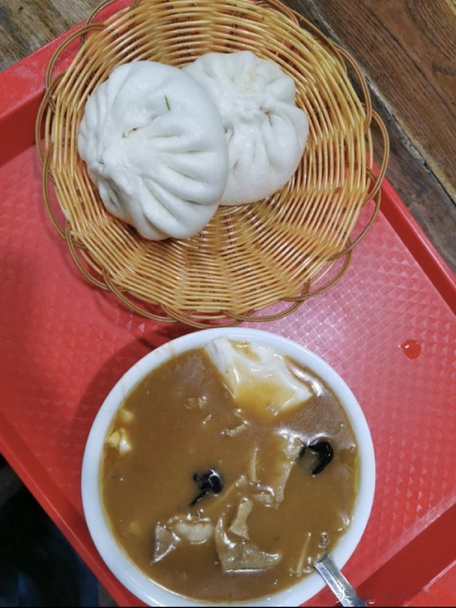 吃早餐忘带手机，
老板一句话，
见证了老街坊之间的信任！

姐妹们！
今天碰上一