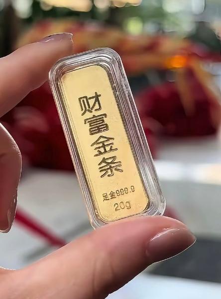 “震怒！”浙江杭州，一女子15年前，以每克300多的价格，花12000元，在银泰