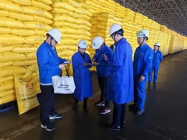 你说说印度是有多搞笑，
 
以前是对中国产尿素百般刁难，又是要技术又是要资金，后