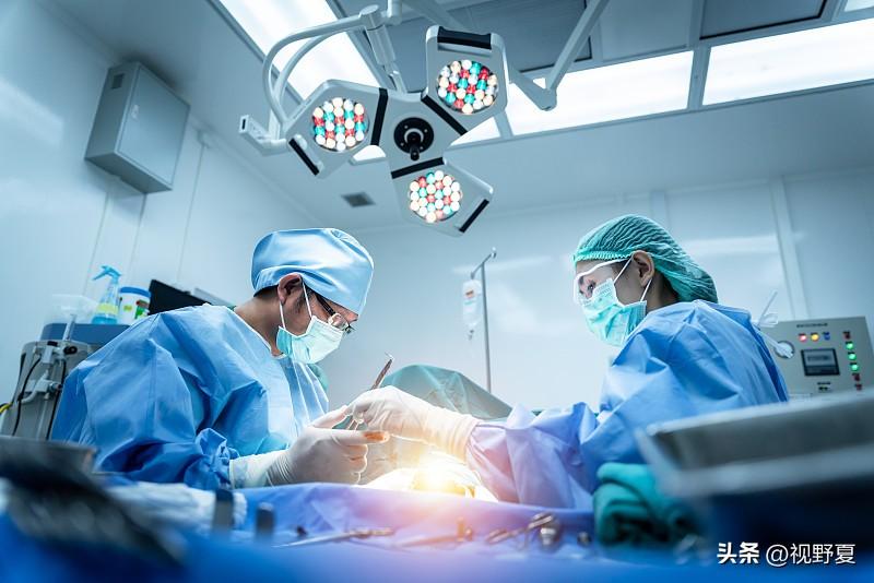 为什么这么多医生转行?
 
据今日头条健康频道近期热点数据显示，“医生辞职”“医