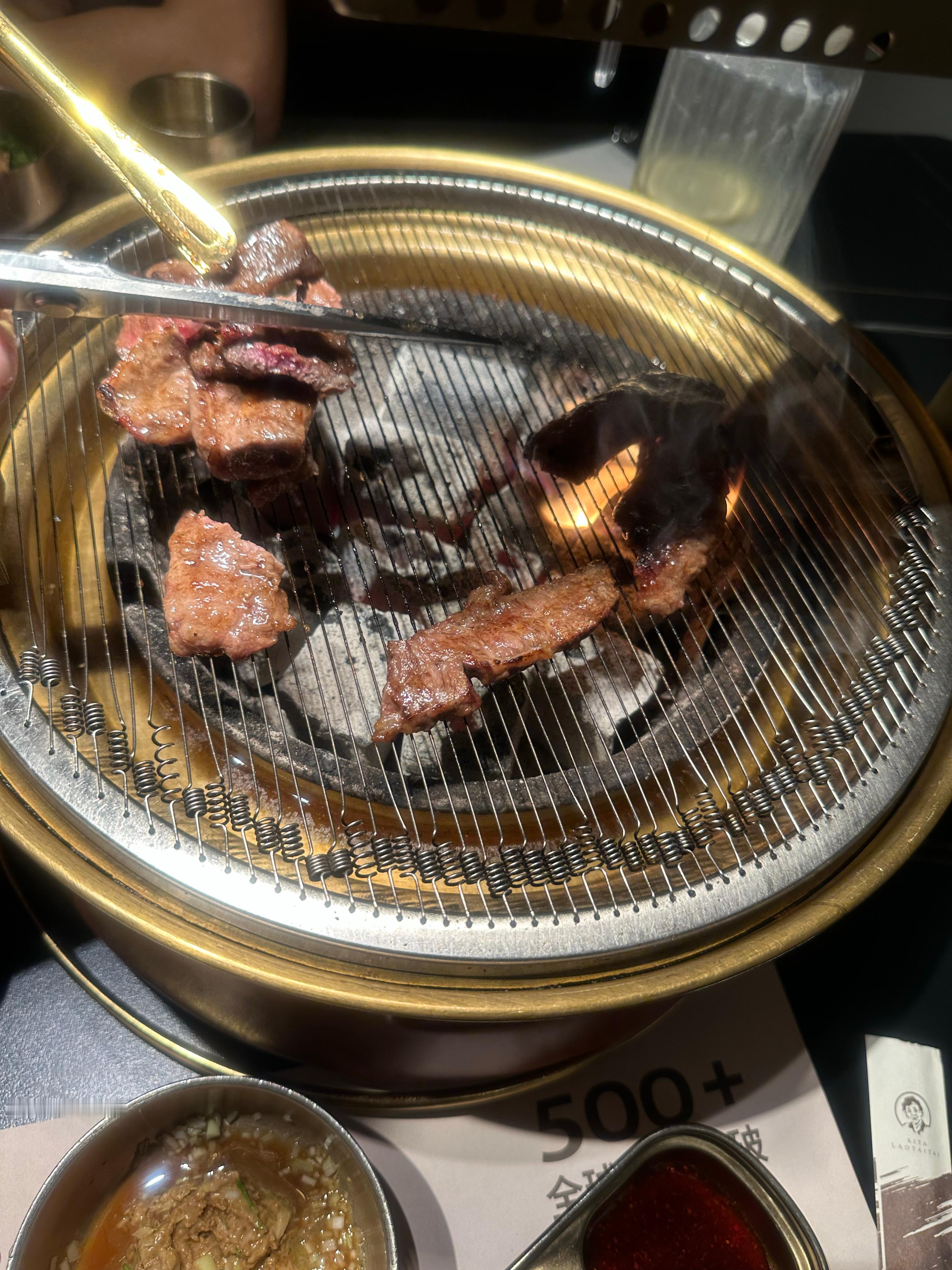 吃个楼下的西塔老太太烤肉。我去长白山，推荐菜居然是这个，我心想：啊，深圳就有，甚