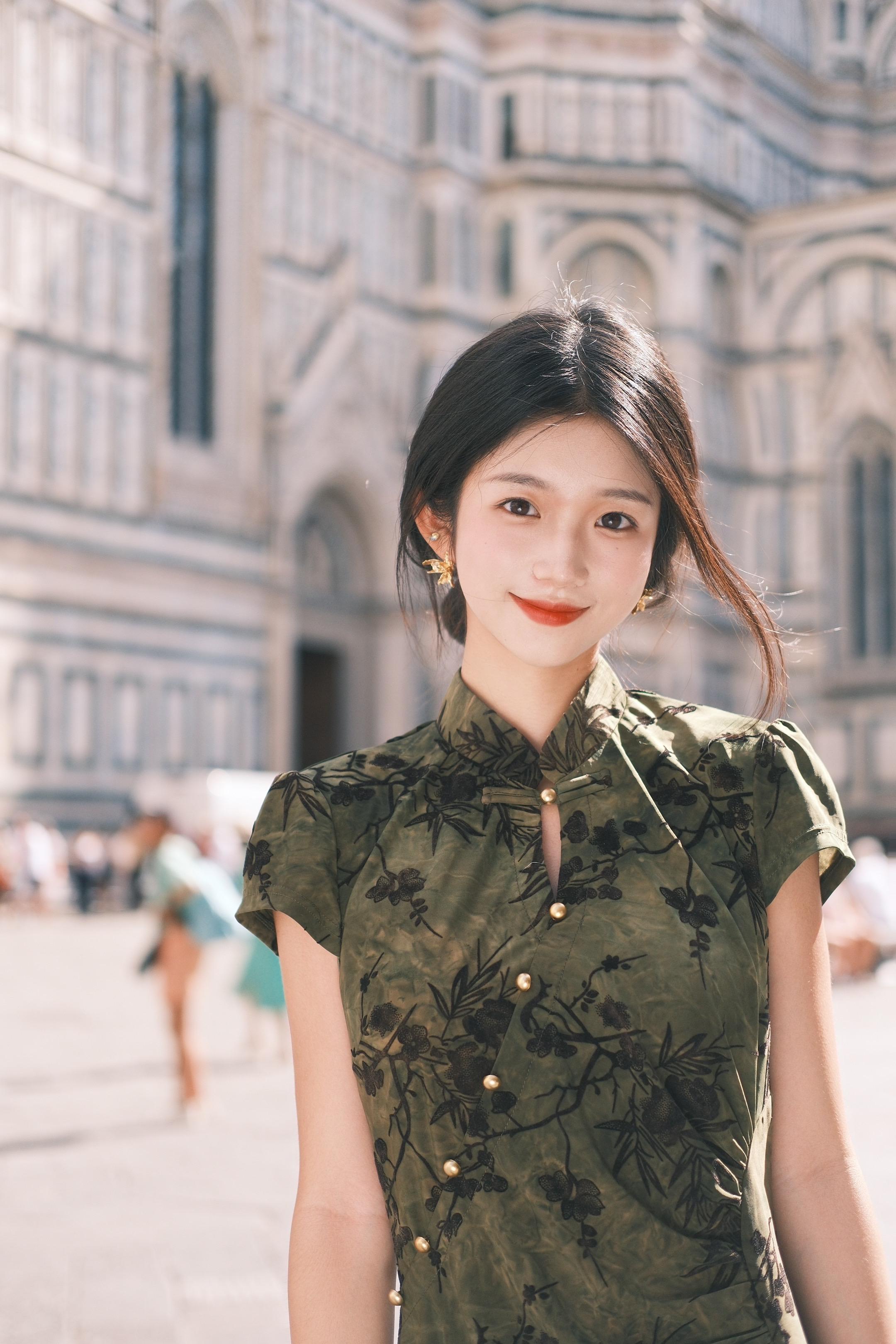 佛罗伦萨街头的东方女人。