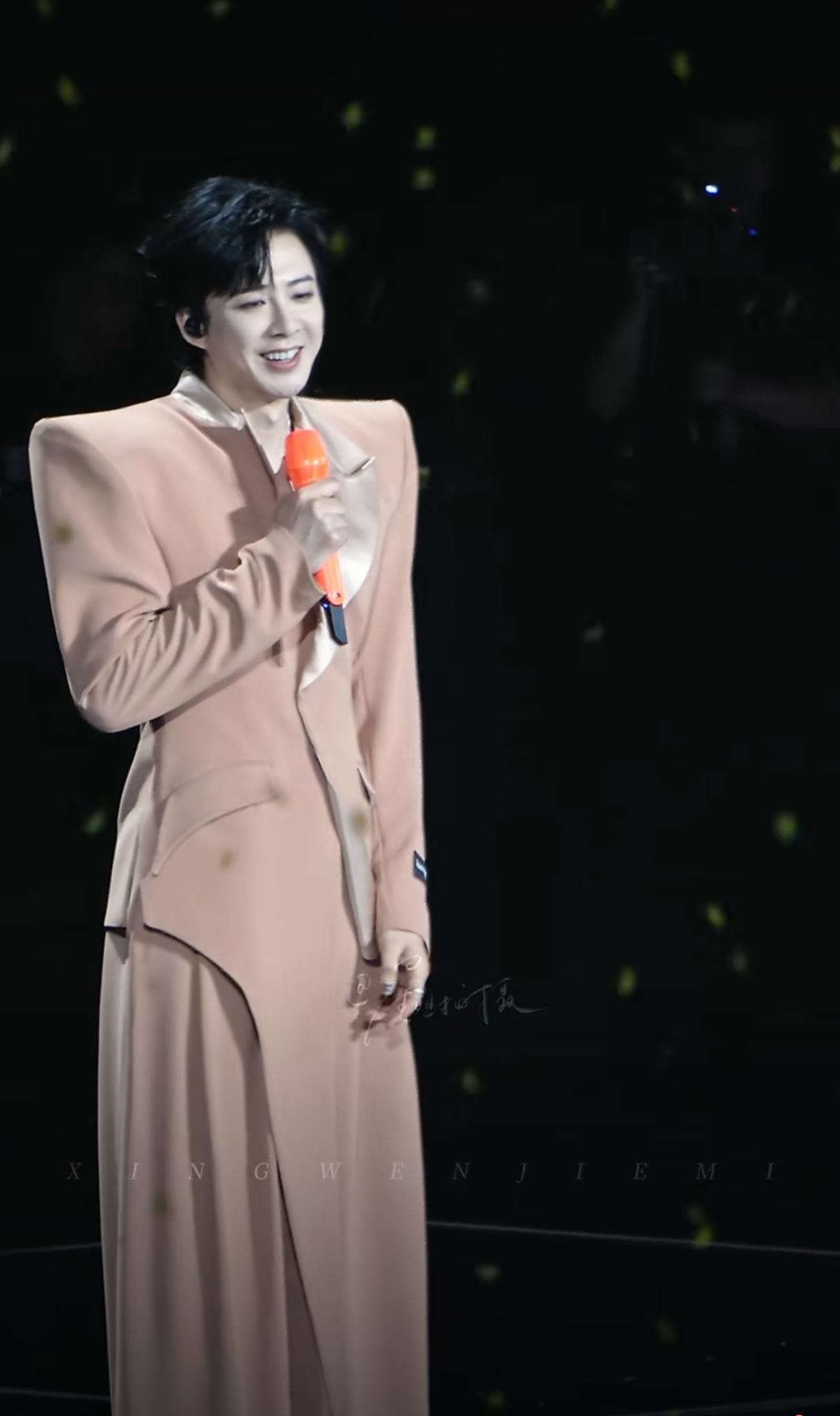 刘宇宁请你原谅现偶二巡收官演员刘宇宁将上线
 
刘宇宁杭州演唱会名场面太好嗑！现