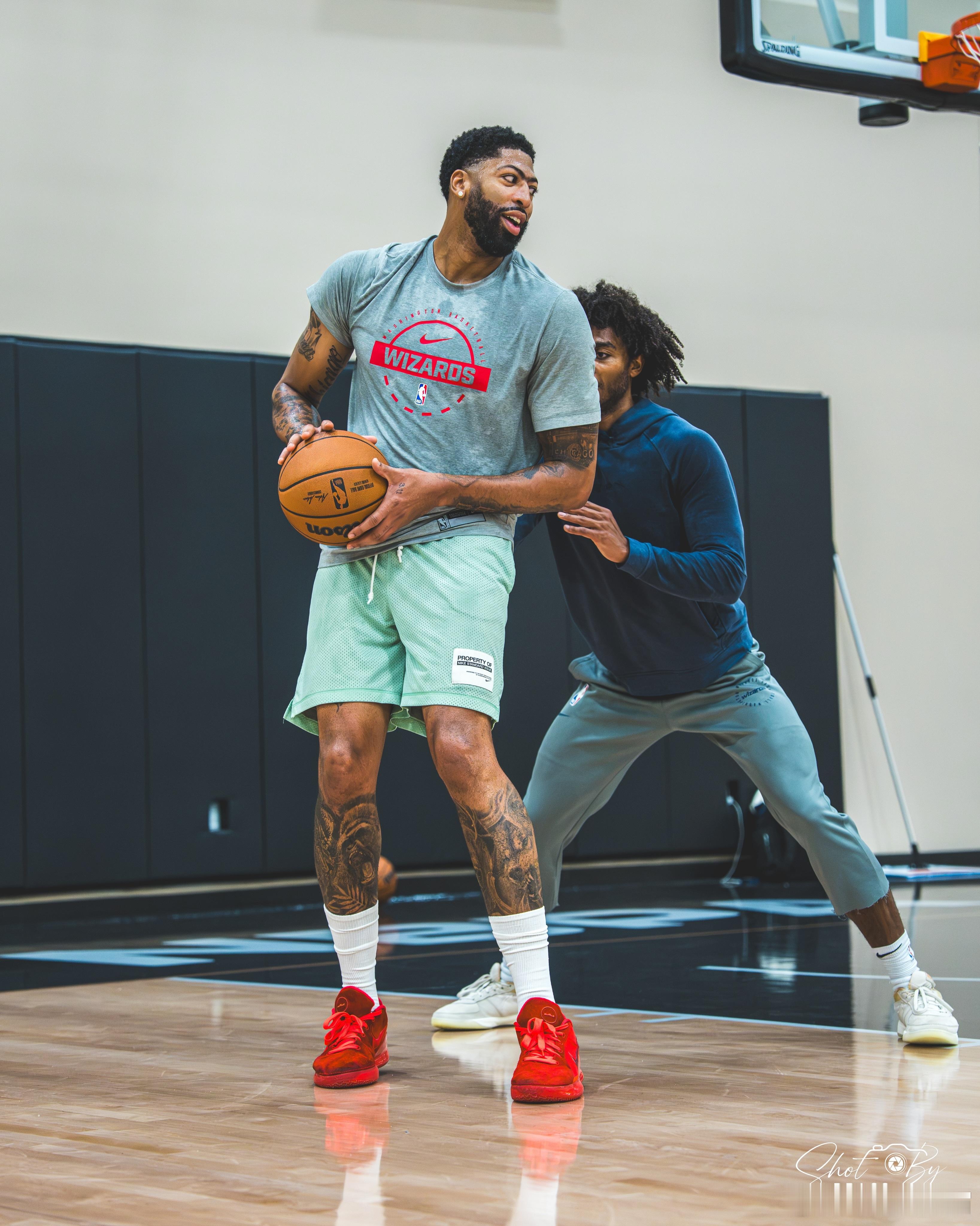 ESPN：AD的身体素质让整个华盛顿奇才队内部都感到惊讶，他的跑步成绩和体能都达