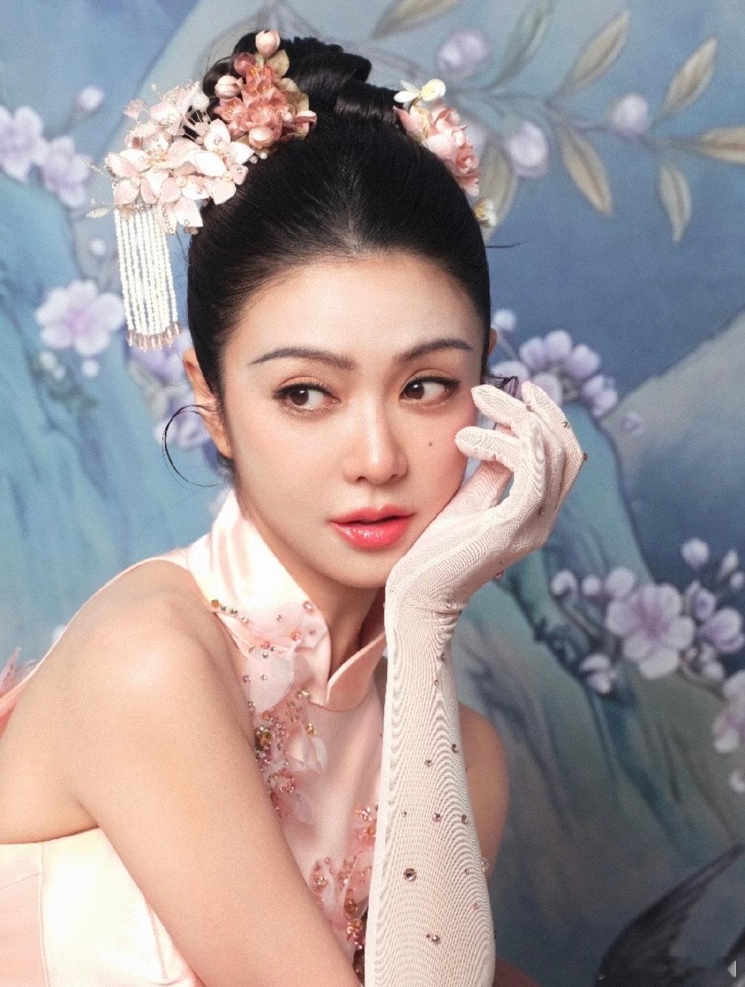 薛凯琪立春好明媚 薛凯琪的《立春》好治愈，昂扬春意扑面而来，一起享受阳光的温暖拥