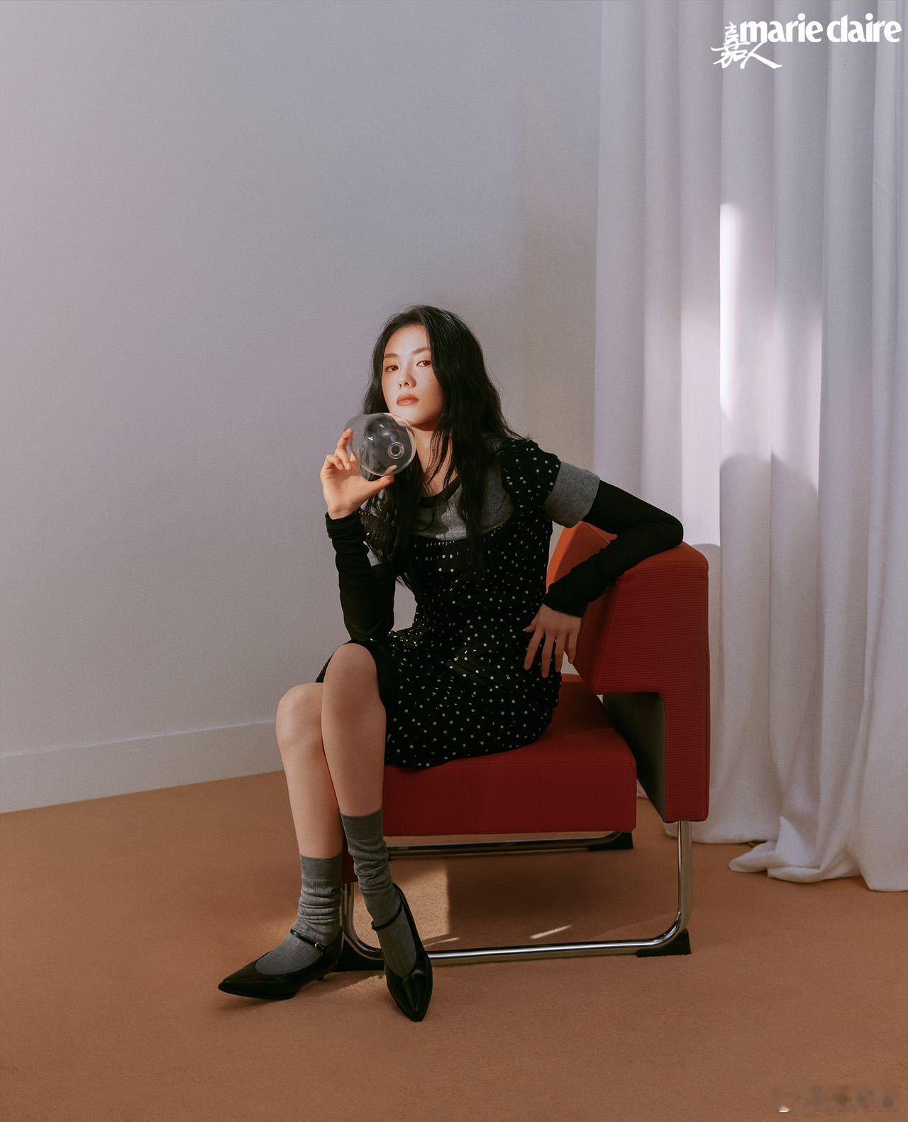 #谁懂刘浩存这一抬眸的含金量# 刘浩存的眼神戏，如同深邃夜空中最亮的星，引领我们