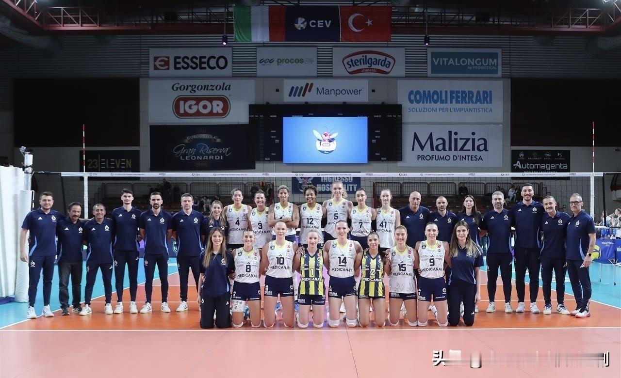 【女排欧冠联赛第2轮赛果】

🏐 A组

🇷🇴 阿尔巴·布拉日 1-3 瓦