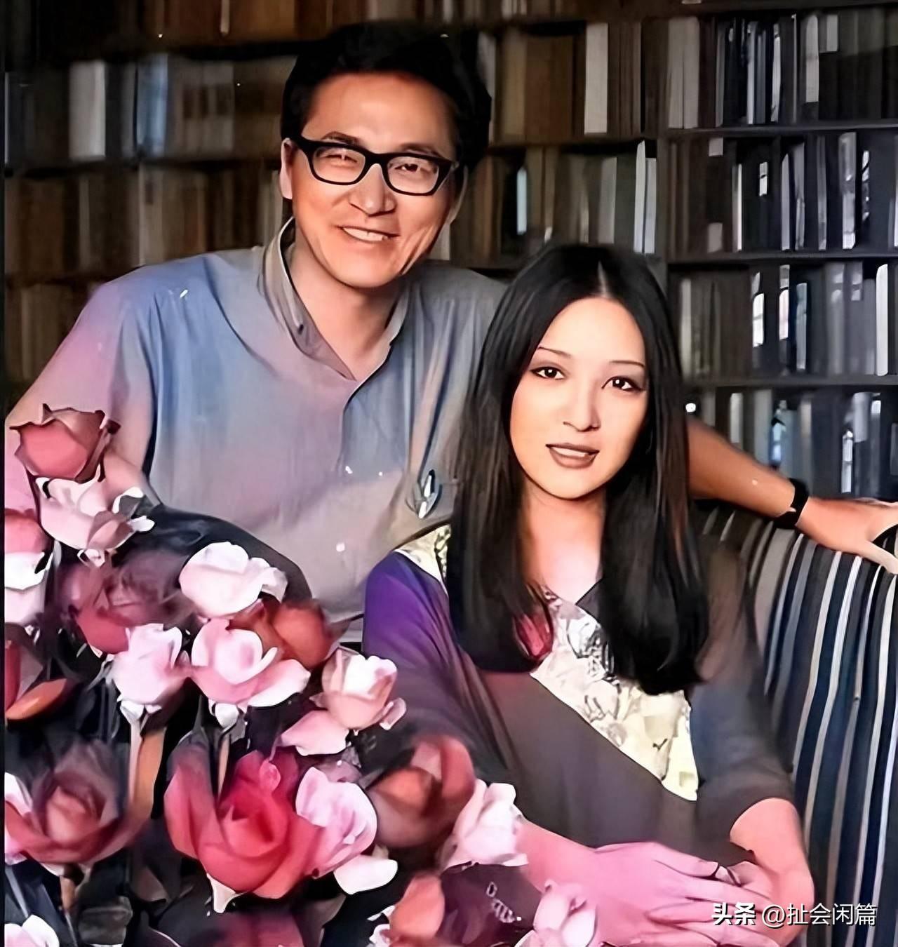 如果这两个人结婚，那真的是天作之合。
 
1989年台湾一场文艺晚宴活动。
当年