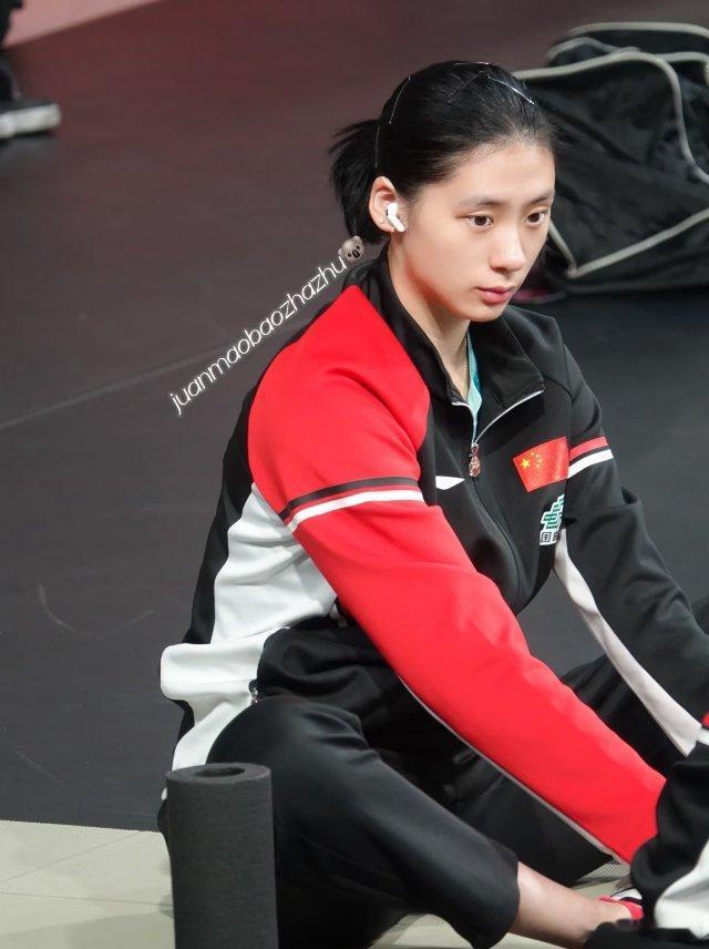 陈熠晋级WTT新加坡大满贯女单第二轮新加坡大满贯女单第一轮，陈熠顶住压力3-1拿