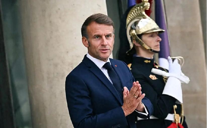 还真把自己当盘菜了！近日，马克龙向要求欧盟27国1月6日前敲定对华统一反制方案，