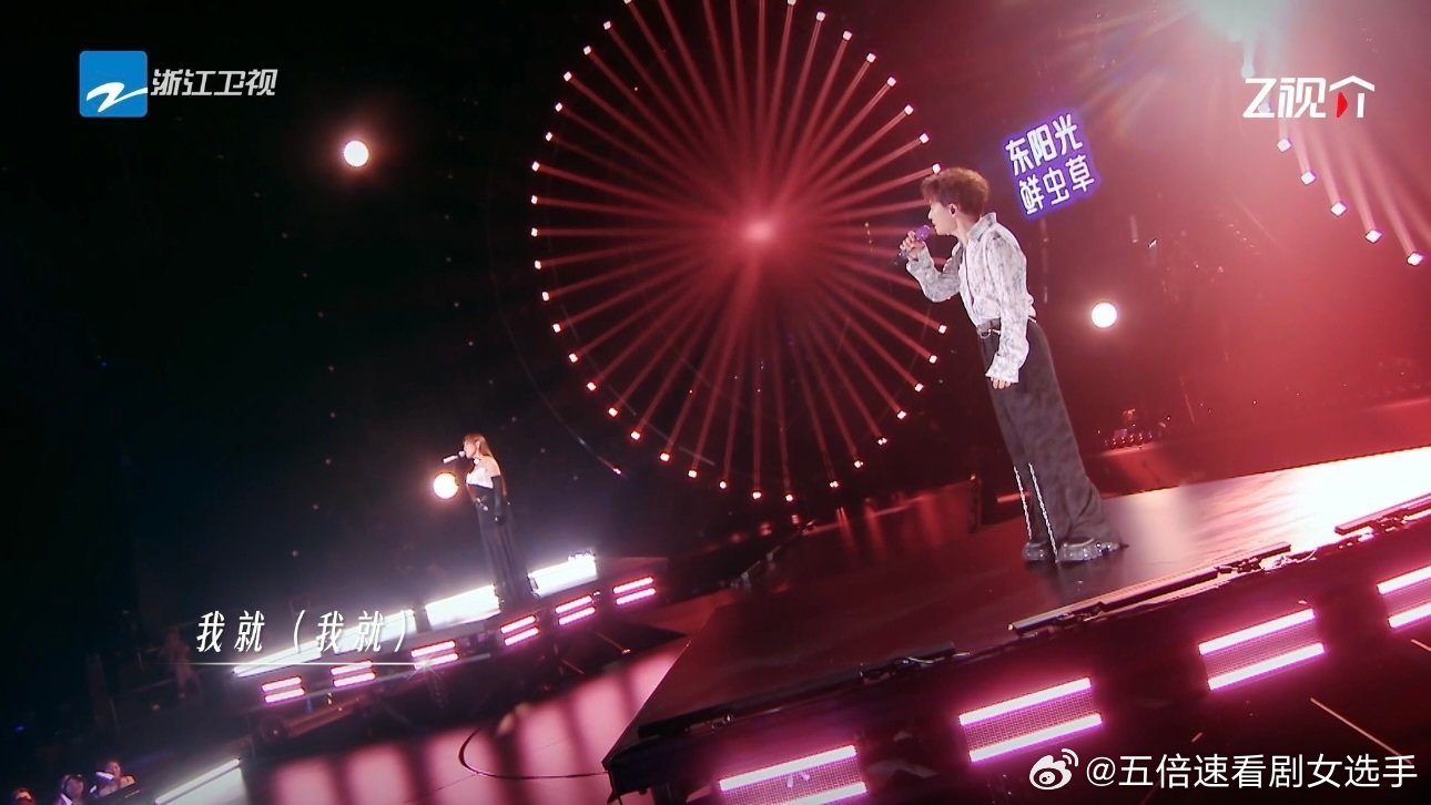 欢子李佳薇合唱一个傻子欢子李佳薇一个傻子合作舞台天赐的声音李佳薇极具穿透力歌声，