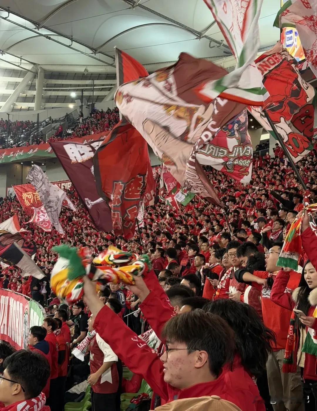 前两图河南球迷心态，急躁、热烈、疯狂。后面是国安球迷心态，平稳、安静、随性。结局