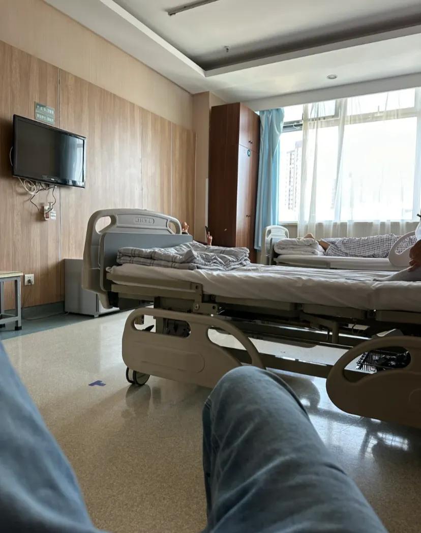 大家真的不要再喝饮料了
我爸病床旁边这个男孩，才23岁，换了他妈妈的肾我问说这么