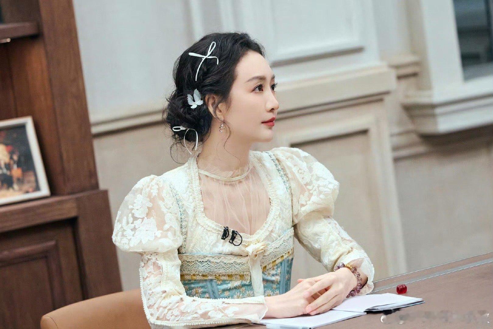 王鸥蝴蝶结公主裙妈呀 王鸥这是童话里跑出来的公主吧🥺🥺!!!王鸥蝴蝶结公主裙