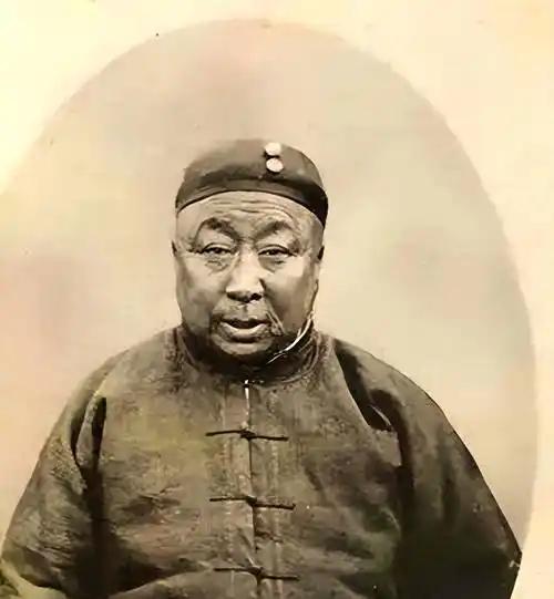 1925年，郭松龄在滦县倒戈反奉后，吴俊升便在齐齐哈尔的督军公署召集要人准备出征