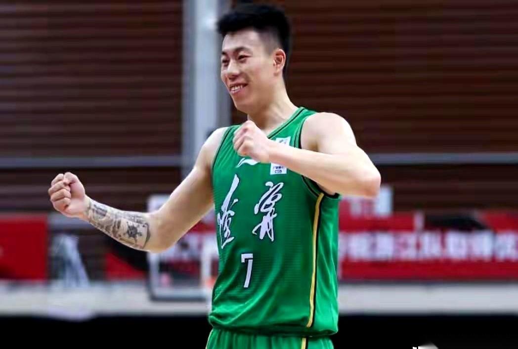 弗格把球往天上一扔，张镇麟就飞起来了。
砰！
那一记空接暴扣，感觉整个体育馆的顶