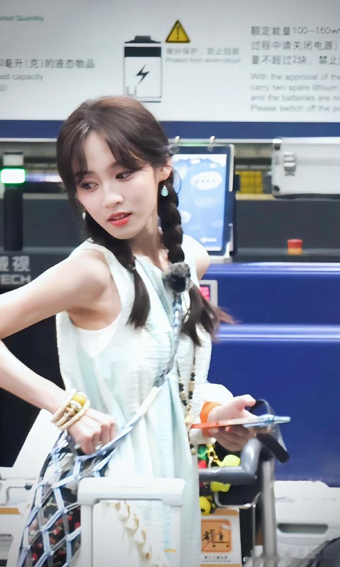 花少小妹王可待播剧花少小妹王可居然演过深情眼花少小妹王可待播剧花少小妹王可居然演