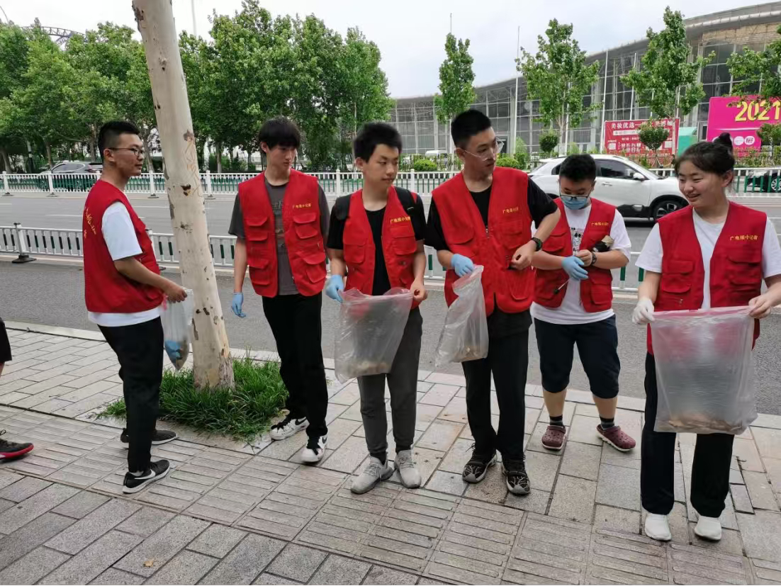 秦岭笑谈[超话]【文学院暑期社会实践】——致敬城市美容师，共筑洁净家园为弘扬劳动