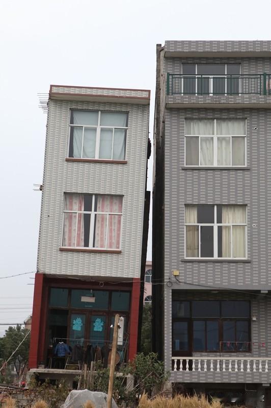农村自建房，看似简单实则暗藏诸多玄机。你以为找块地就能开建？大错特错！
前期规划