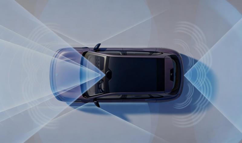 零跑B10的辅助驾驶，把“硬功夫”用在了中国路况的痛点上
聊零跑B10，绕不开它