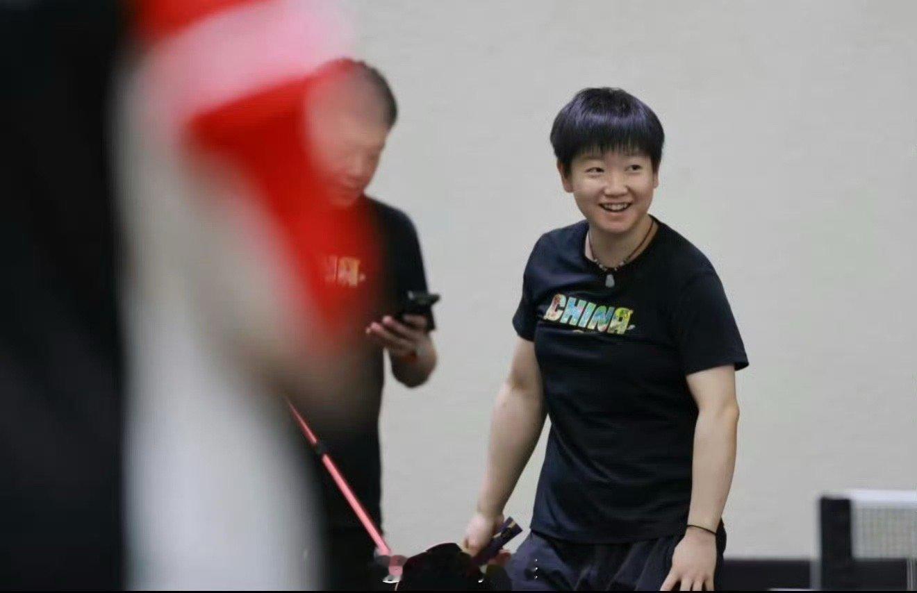 孙颖莎耍棍热身可爱小猫，想你了[心][心]愿你一切安好，爱你爱你😘 ​​​