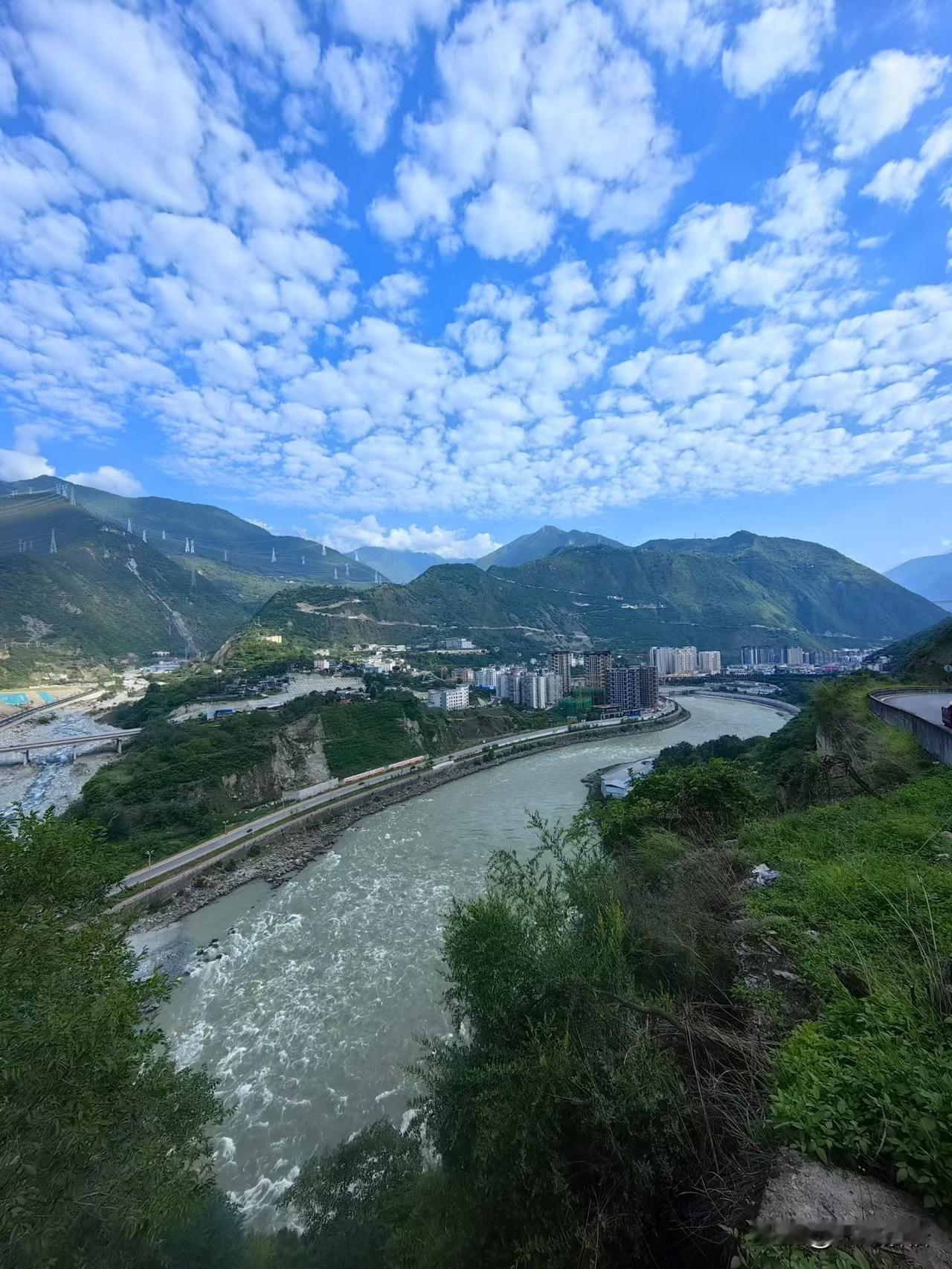 人只要活着，千万不要对孩子做这几件蠢事！
 
第一，永远不要用“别人家孩子”来羞