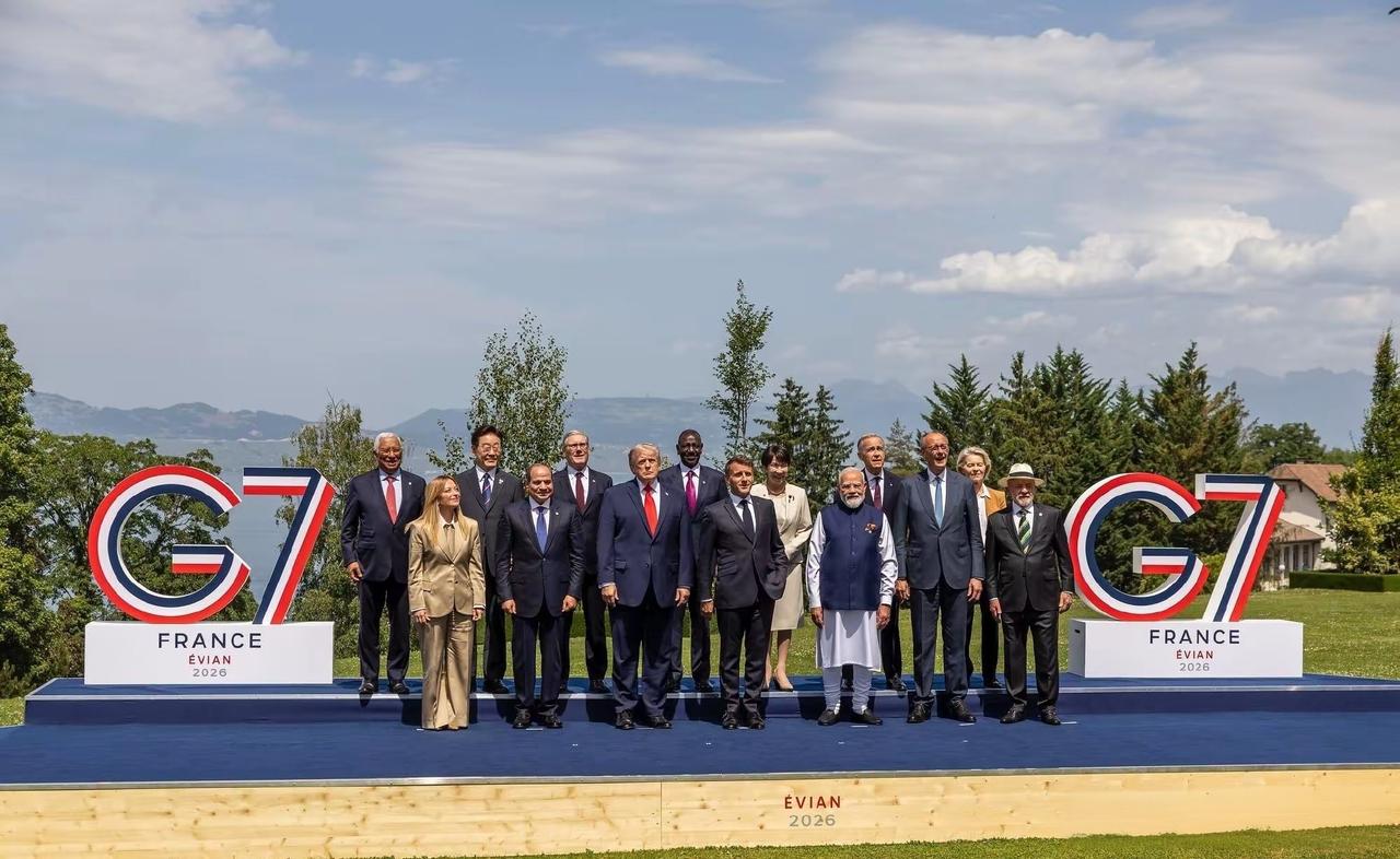 G7（七国集团）应该把德国、日本、意大利去除，换成中国、俄罗斯、印度。成立新G7